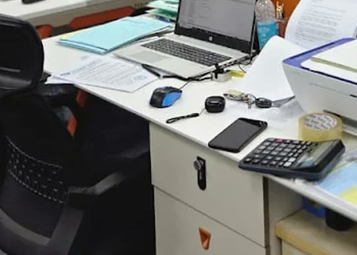The desks on the operations floor